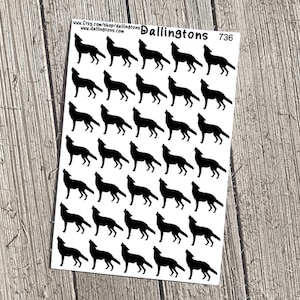 Könnte beinhalten: Ein Blatt weißes Aufkleberpapier mit 36 schwarzen Wolfssilhouetten. Die Wolfssilhouetten heulen und sind zur rechten Seite des Blattes gerichtet. Der Text "Dallingtons 736" ist in der oberen rechten Ecke des Blattes gedruckt.
