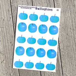 Puede incluir: Hoja de 18 pegatinas de calabaza azules y verdes. Las pegatinas están dispuestas en una cuadrícula. La hoja es blanca con el texto "www.Etsy.com/shop/Dallingtons www.Dallingtons.com Dallingtons 86" en la parte superior.