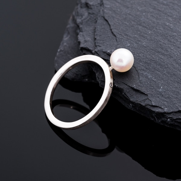 Uschi die Perle und ihr Ring! // Ring Silber mit Perle // Ring Diamant // Geschenke für Frauen // Valentinstag Geschenk// ausgefallener Ring