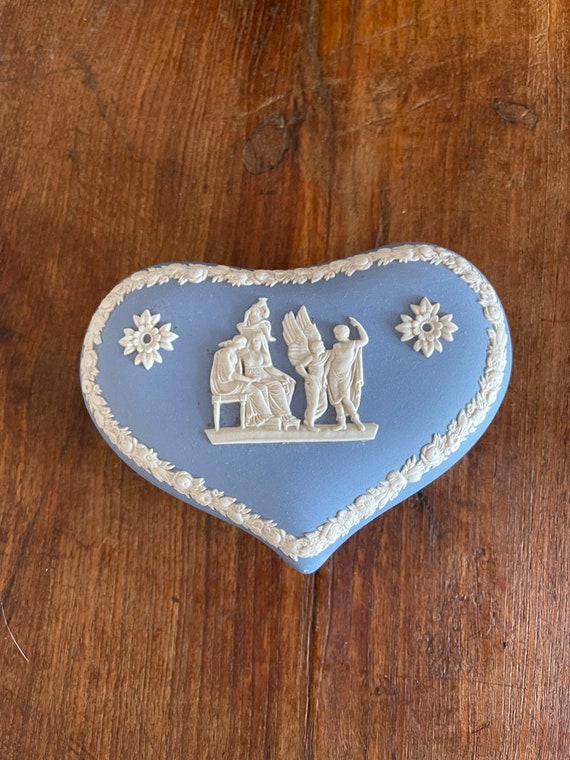 wedgwood 1960s shell shaped - Gem