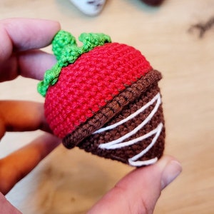 PDF Chocolate Dipped strawberries crochet amigurumi pattern, valentines day, play kitchen play food, DIY crochet gift