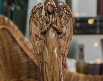手彫りの木製守護天使像：彫刻された宗教的な置物 - Etsy 日本