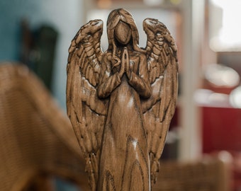 手作りの木製天使 - 宗教彫刻、スピリチュアルな室内装飾、天使の置物
