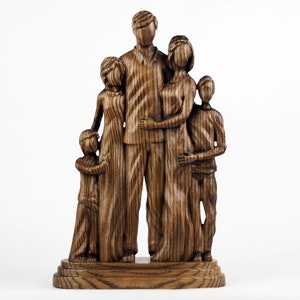 Handmade family figurines, Wooden family sculpture, Special gift for dad, Family of 5 sculpture, Family statue, Personalized gift for her
