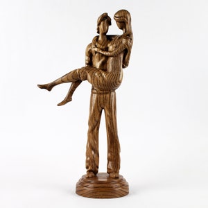 Handmade Wooden Couple Sculpture – Man Holding Woman Tenderly – Perfect Romantic Gift for Anniversary, Wedding, or Valentine’s Day