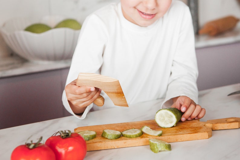 Wooden safe knife, motor skills, vegetable cutter, montessori knife, kid's knife, kids pretend play, toddler cutter image 6