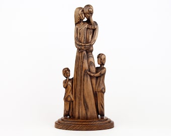 Drewniana figurka rodzinna, rzeźba rodzinna, 5. rocznica rodziny, pomysł na prezent rodzinny, dekoracja stołu weselnego, prezent na rocznicę z drewna, prezent dla ojca