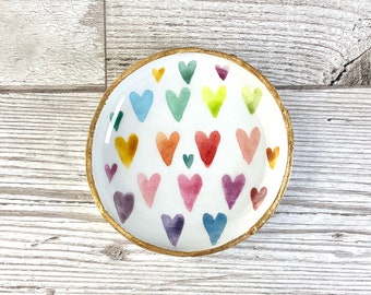 Rainbow heart ring dish. Colourful home decor. New home gift. Girls bedroom decor. Rainbow gift idea. Small pride gift. Rainbow trinket dish