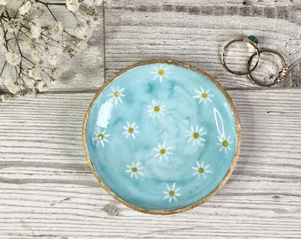 Floral trinket dish. Summer flowers ring holder. Sunflower home decor. Daisy ring dish. Gift for her. Floral home decorations. Sky blue dish
