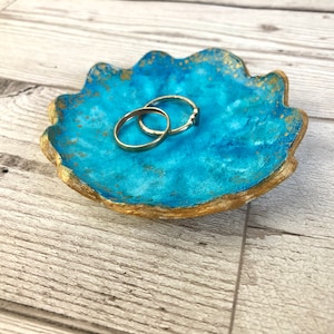 Sky blue and gold ring dish. Birthday gift for her. Blue trinket dish. Small desk tidy. Blue gold home decor. Jewellery storage. Desk decor.