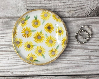 Sunflower trinket dish. Summer flowers ring holder. Sunflower home decor. floral ring dish. Gift for her. Floral home decorations.