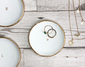 Personalised letter ring dish. Initial jewellery dish. Custom keepsake birthday gift. Bridesmaid gift. Gold trinket dish. Jewellery holder.