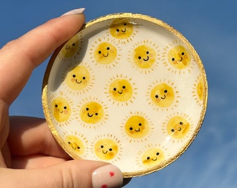Summer sun trinket dish. Summer ring holder. Sunshine home decor. floral ring dish. Gift for her. Cute yellow ring dish.