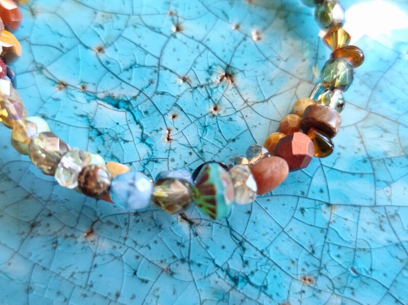Bracelet bohème à memoire de forme, perles en verre de Bohème image 9