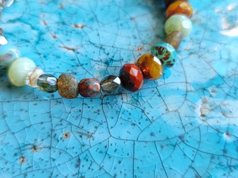 Bracelet bohème à memoire de forme, perles en verre de Bohème image 7