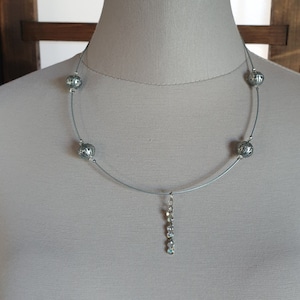 Cable necklace, chiseled metal beads, rhinestones, silver, gray