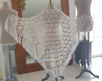 Bohemian wedding shawl for children, in ivory unbleached wool, hand-knitted crochet, star pattern, 145x90cm, Laurine Masset #16