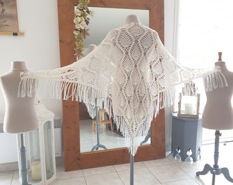 Grand châle de mariée en lin écru blanc cassé, tricoté main au crochet, motif plume de paon, franges, 190x85cm, vintage, Laurine Masset #20