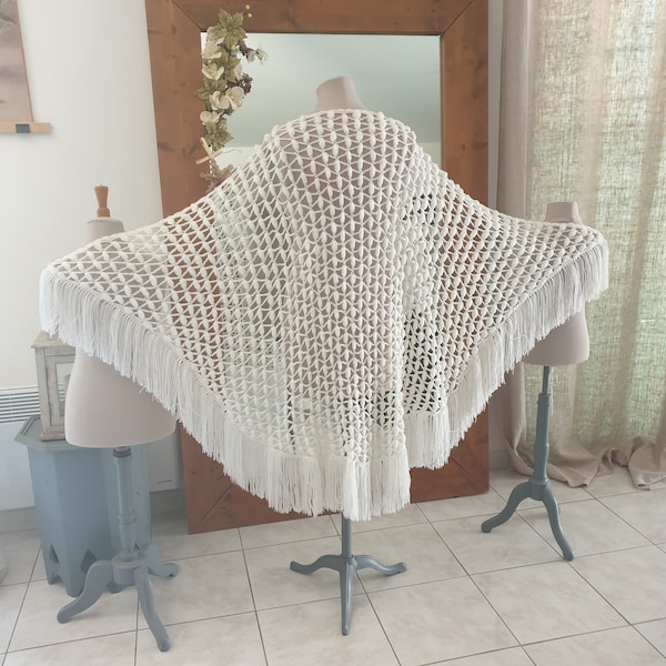 Grand châle de mariée en laine blanc cassé vintage, tricoté main, motif olives, franges, 205x100 cm, Laurine Masset #J5