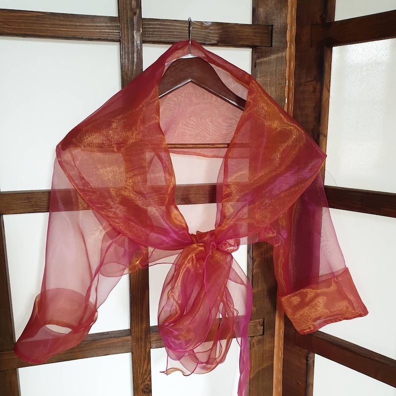 Boléro étole en organza polyester changeant rose fushia, doré, nœud devant, ou en cache-cœur, manches 3/4, grand col châle, taille unique image 3