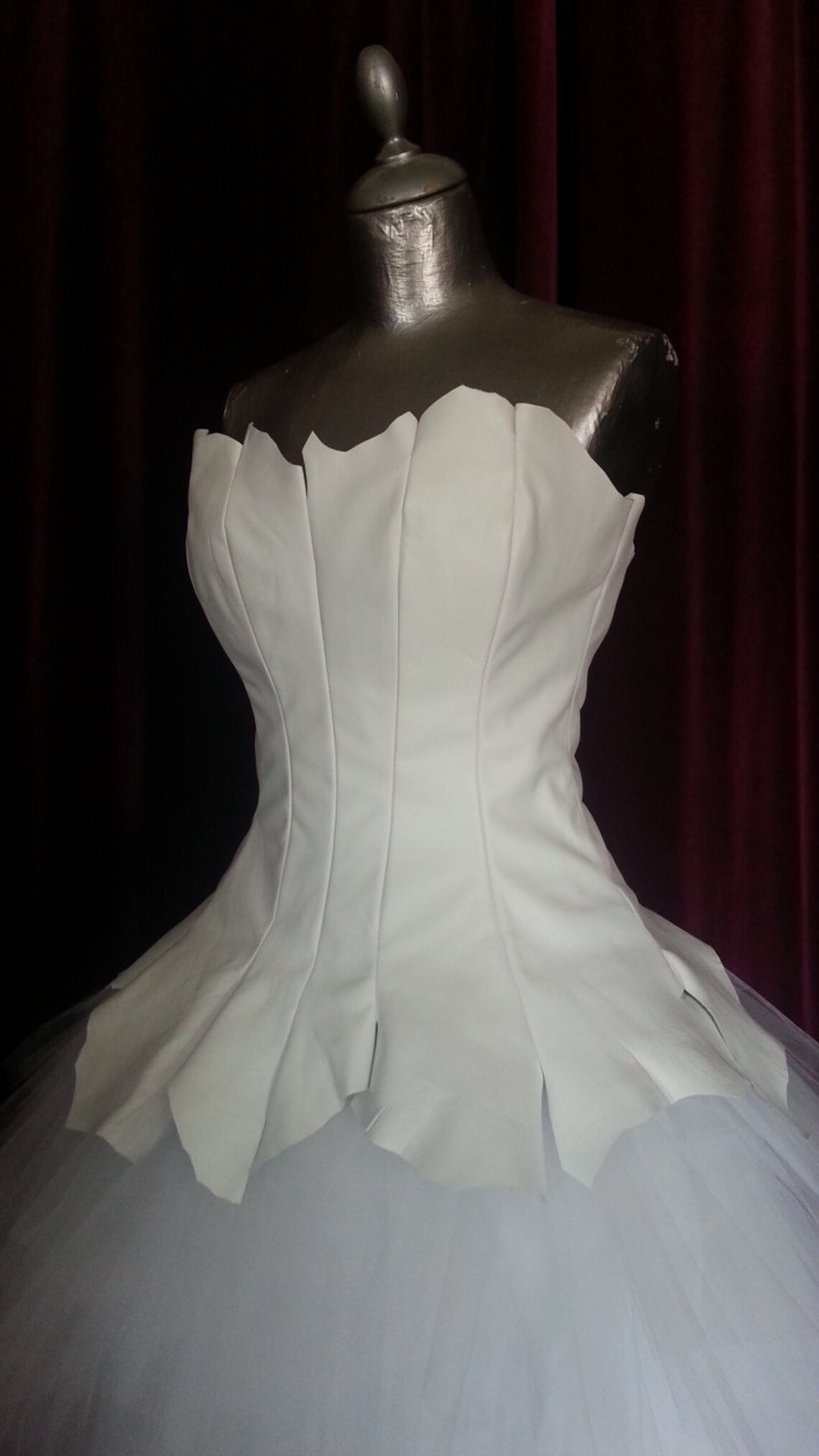 Robe de mari?�e blanche, cuir recycl?�, sur mesure, patchwork de cuir, rock n'roll, punk, robe 