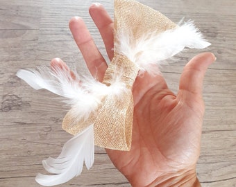 Natuurlijke sisalstrik en witte veren, op metalen clip, tovenaar, bruiloftskapsel, ca. 14cm, trouwaccessoires Laurine Masset