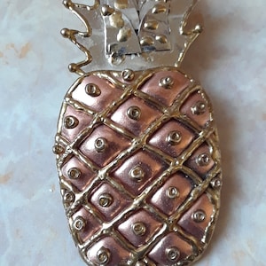 Vintage Pineapple Pendant & Brooch, Carved Pineapple Brooch Pin, Pineapple Shaped Brooch Pin, Pineapple Fruit Jewelry, Metal Brooch Pendant