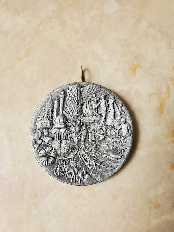 Selangor Pewter Greetings From Malaysia Medallion,