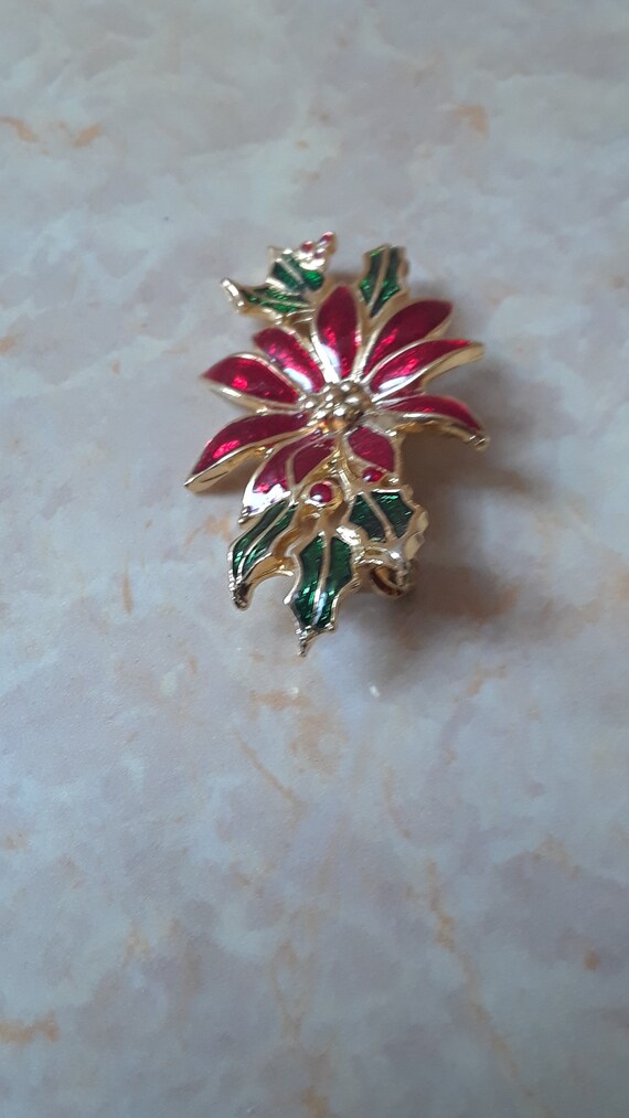 Vintage Poinsettia and Holly Gold Tone Metal & En… - image 5
