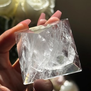 Natural Clear Quartz Pyramid, Clear Quartz Pyramid, Spiritual Home Decoration, Egyptian Pyramid, Crystal Gifts, Metaphysical Gifts