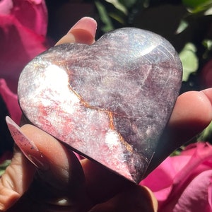Flashy Purple Mica Heart, Lepidolite Heart, Crystal hearts, Gem Lepidolite, Mica Palm stone, Crystal Jewelry, Crystal Gifts, Small