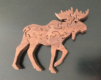 Walnut Wood Moose Puzzle: Freestanding 12-Piece Design