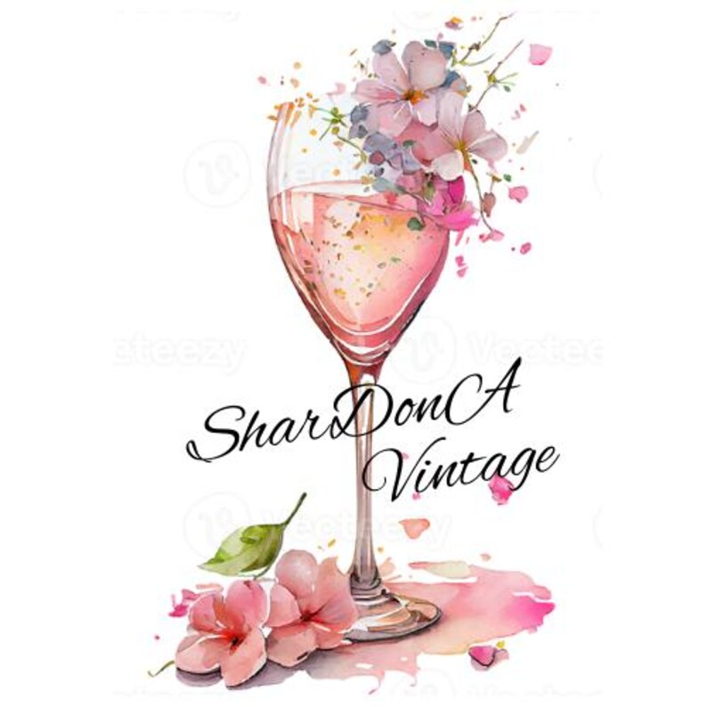 Pode incluir: Ilustra&ccedil;&atilde;o em aquarela de uma ta&ccedil;a de champanhe cheia de l&iacute;quido rosa, adornada com flores rosas e azuis. O texto "SharDonCA Vintage" est&aacute; escrito em it&aacute;lico abaixo da ta&ccedil;a. Salpicos e flores rosas em aquarela na base.