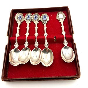 Vintage Dutch Silver-Plated Souvenir Spoons: Set of 5 for Collecting, Crafting, and Ceramic Art