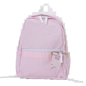 Pode incluir: Mochila rosa listrada com um zíper branco e uma etiqueta listrada rosa e branca que diz "College Cheer".