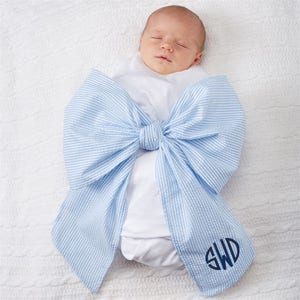 Personalized Swaddle Blanket with bow/ Seersucker Swaddle Blanket / Monogrammed Swaddle with bow / Newborn Photograph Prop / Pink Swaddle