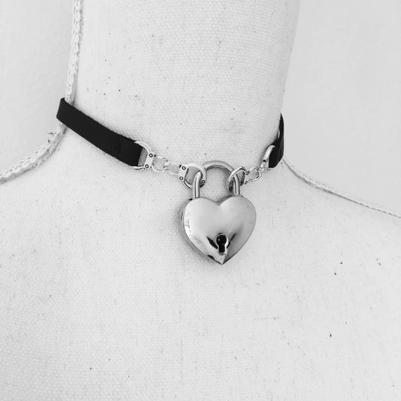 collier ras de cou pute collier ras de cou pute