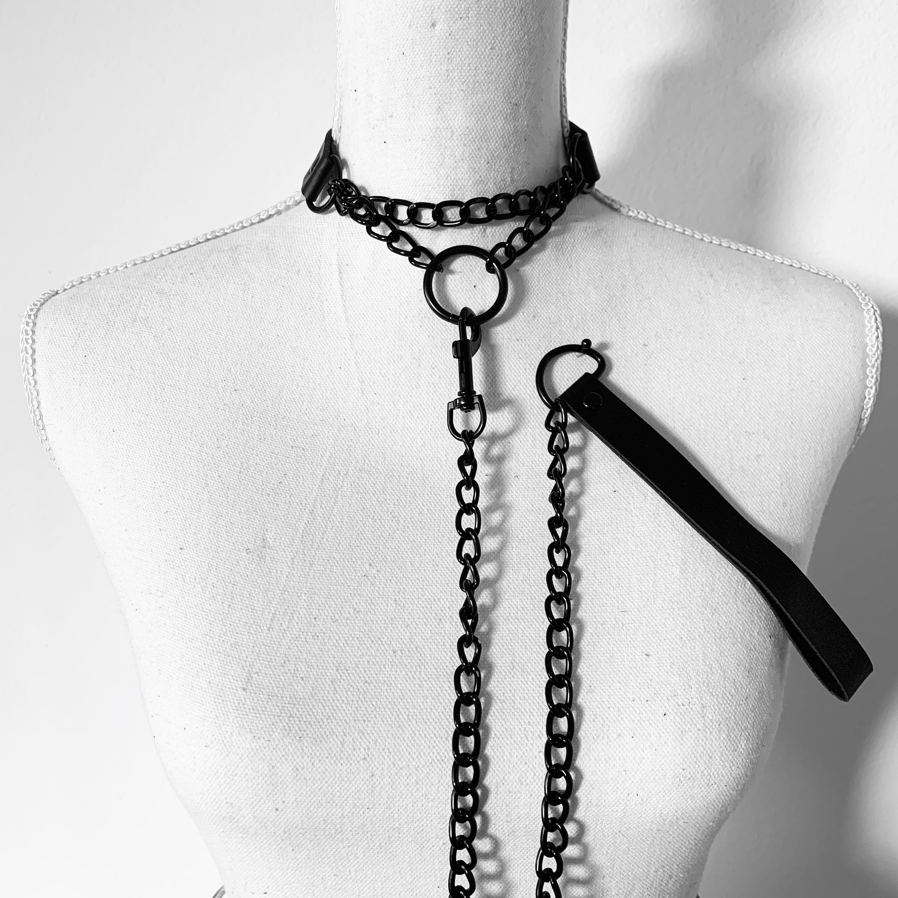 Choker collar with leash clearance