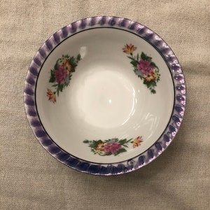 Japanese Hand Painted Lilac Floral Lusterware bowl
