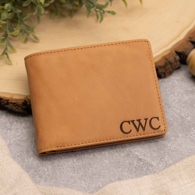 Cadeaux de pêche pour homme Portefeuilles en cuir pour homme Cadeau de Noël personnalisé pour pêcheur Cadeau d'extérieur pour homme Portefeuille RFID en cuir marron image 4