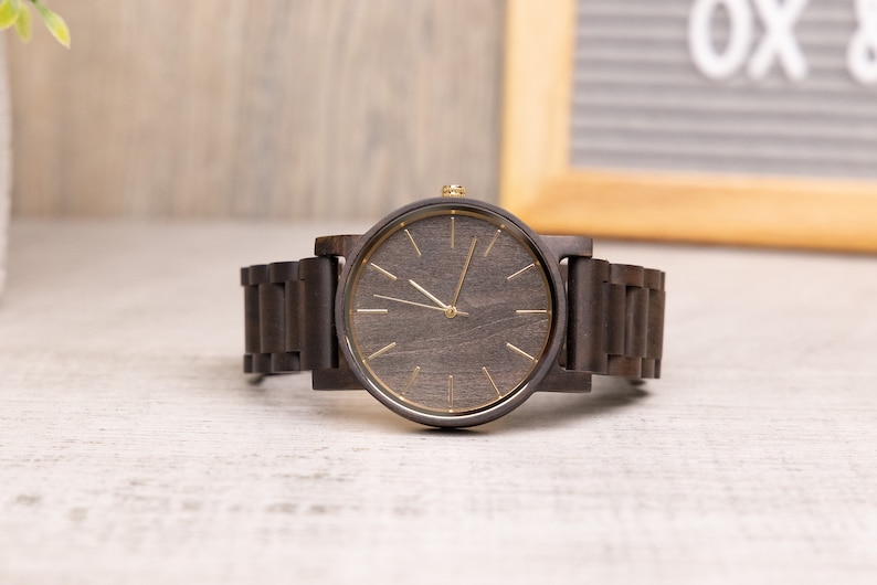 Reloj de madera para hombre, reloj de madera grabado, relojes personalizados para él, regalo del día del padre para novio papá marido hermano, regalos para él imagen 4