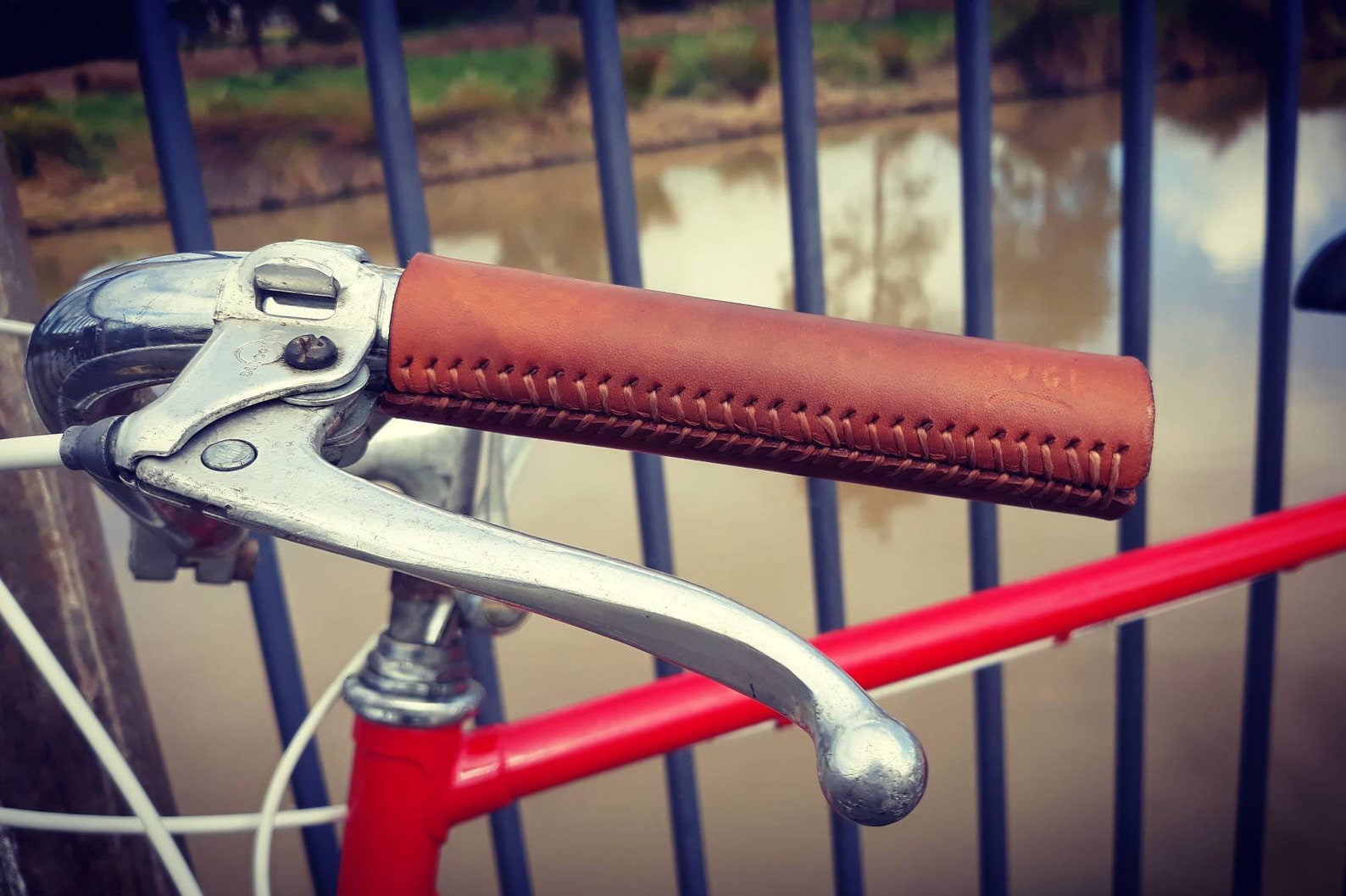 leather bike grips