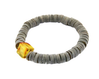 Amber bracelet with Caribbean shell, bursztynowa bransoletka z muszlą karaibską