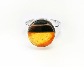 Round ring with amber, black oak and silver, pierścionek okrągły z bursztynem, czarnym dębem i srebrem