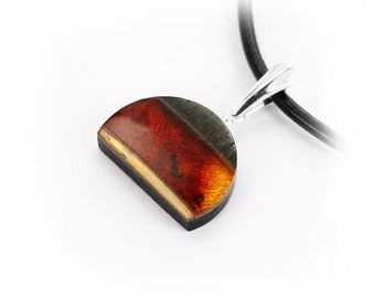 Semicircular amber pendant made of silver and wood black oak, bursztynowa półokrągła zawieszka ze srebra i czarnego dębu