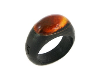 Oval ring with amber and wood, pierścionek z bursztynem i drewnem czarnym dębem