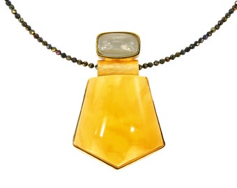 Unique amber pendant in gilded silver, black oak, aquamarine & spinel | Unikalny bursztynowy wisior, złocony, czarny dąb, akwamaryn i spinel