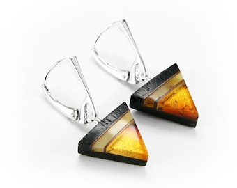 Triangle earrings with amber and silver kolczyki z bursztynu wiszące trójąty