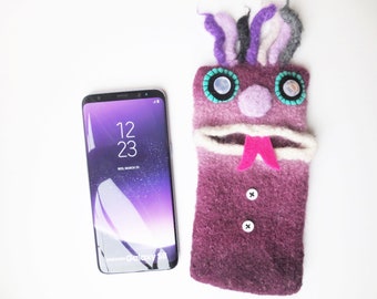 XL  Smartphone Monster "Luigi", gefilzt, Hülle für Handys bis 15,3 x 7,5 cm, Samsung Galaxy S10, S20, A41, iPhone 12,  Handymonster, Unikat