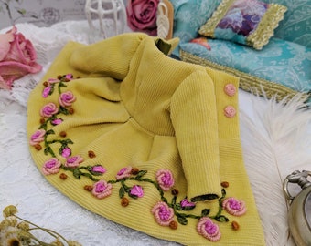 Embroidered Yellow Coat for Blythe Dolls